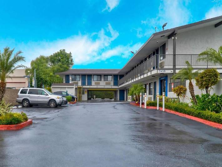 Ganze Wohnung, 1 Queensize-Bett | Minikühlschrank in El Monte, Los Angeles County
