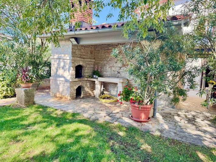 Ganze Ferienwohnung, Ferienwohnung mit gemeinsamem Pool und Balkon in Krnica, Marčana