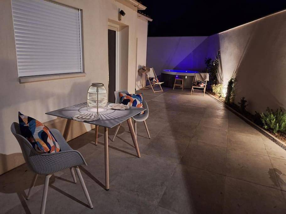 Appartement entier, One-Bedroom Apartment in Peypin, Côte méditerranéenne (France)
