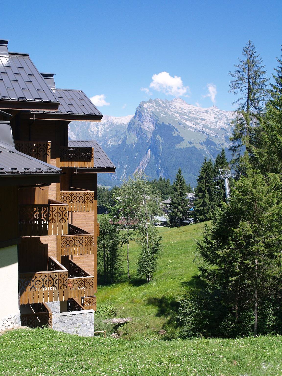 Appartement entier, Bienvenue à La Maison de l'Alpage - Morillon Grand Massif - 5 chambres - 3 Sdb - 12 personnes in Station de Morillon, Grand Massif