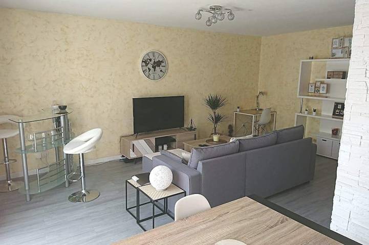 Ganze Wohnung, Große Wohnung T2, ruhig, in der Nähe von Lyon, Balkon Parkplatz und Transport in Saint-Priest, Lyon und Umgebung