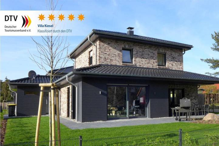 Ferienhaus für 8 Personen, mit Garten und Sauna in Zempin