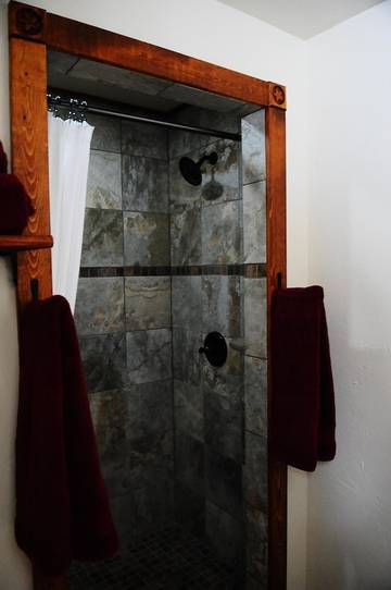 Lodge for 4 Guests in Black Hills, South Dakota, Picture 3