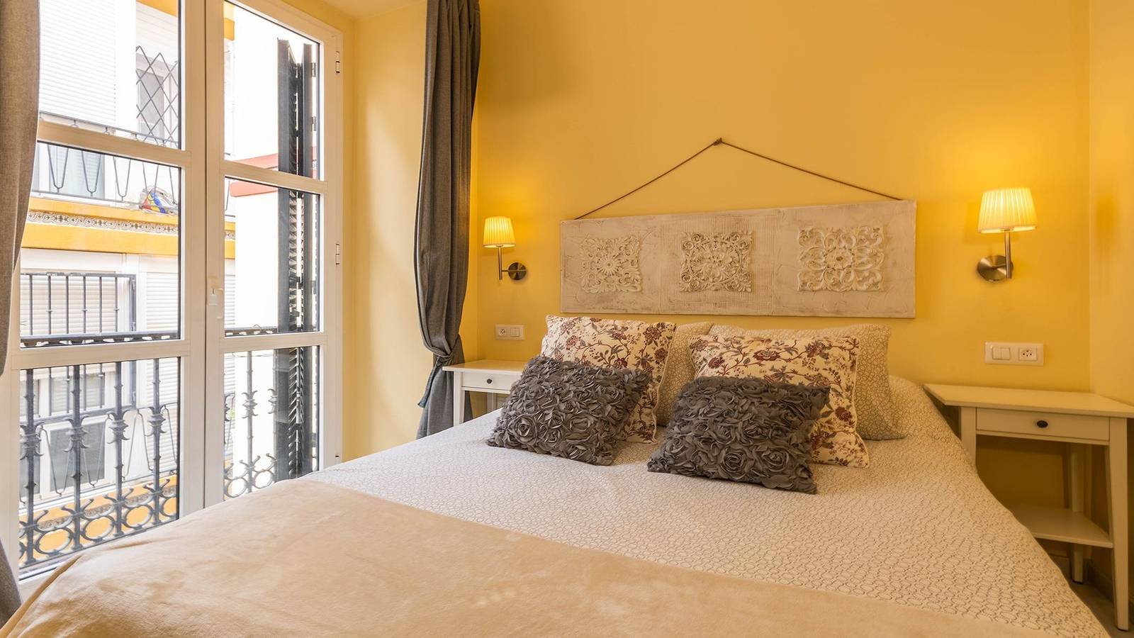 Entire vacation apartment, Apartment Dux Veragua Seville Center 3 Bedrooms ⭐⭐⭐⭐ in Casco Antiguo, Sevilla