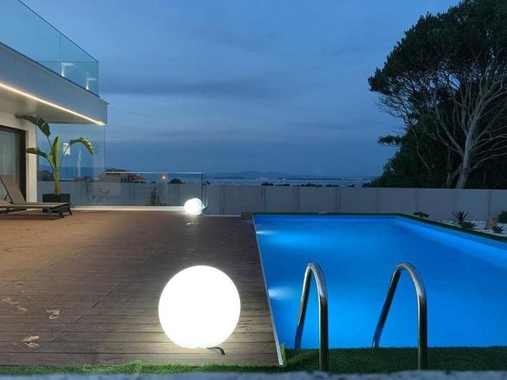 Casa de vacaciones para 8 personas, con jardín además de piscina y vistas en Galicia