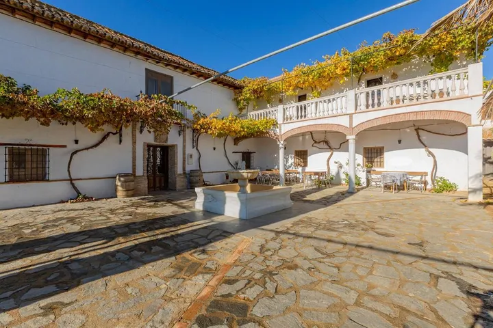 Country house for 17 people, with pool and garden as well as view - 1