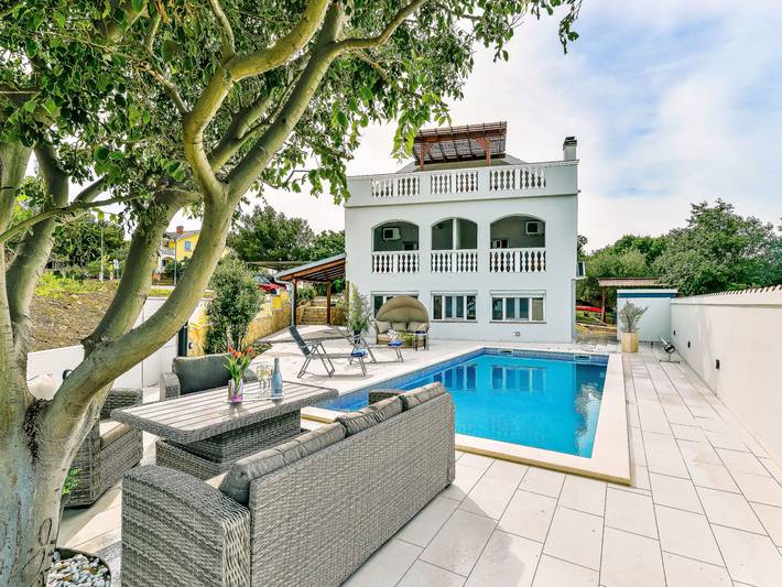 Ferielejlighed for 5 personer, med terrasse og have - 1