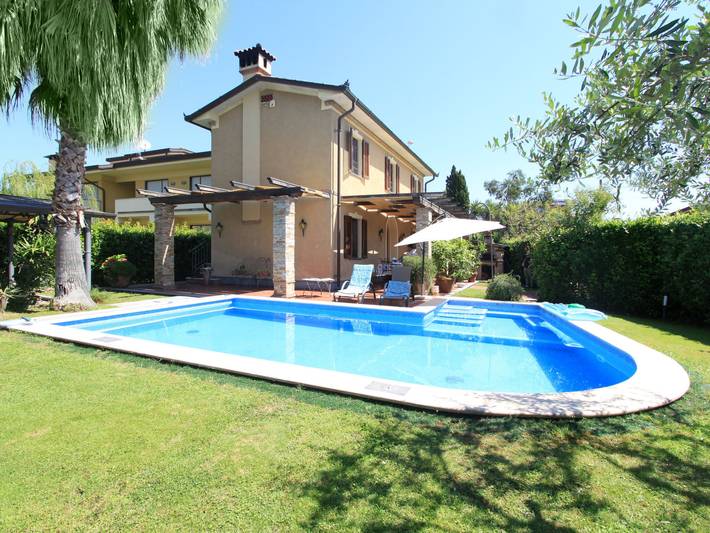 Location de vacances pour 6 personnes, avec jardin et terrasse à Forte dei Marmi - 2