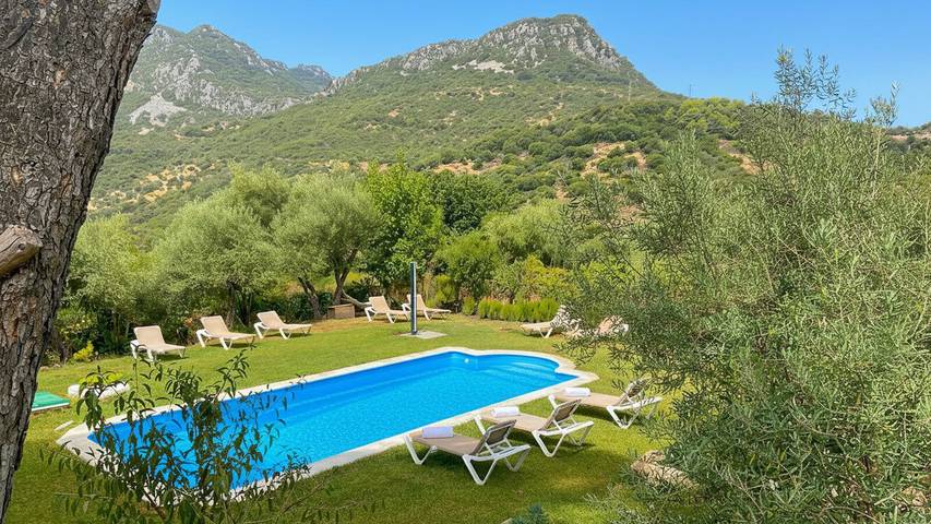 Casa de vacaciones para 8 personas, con piscina y balcón/terraza en Ubrique