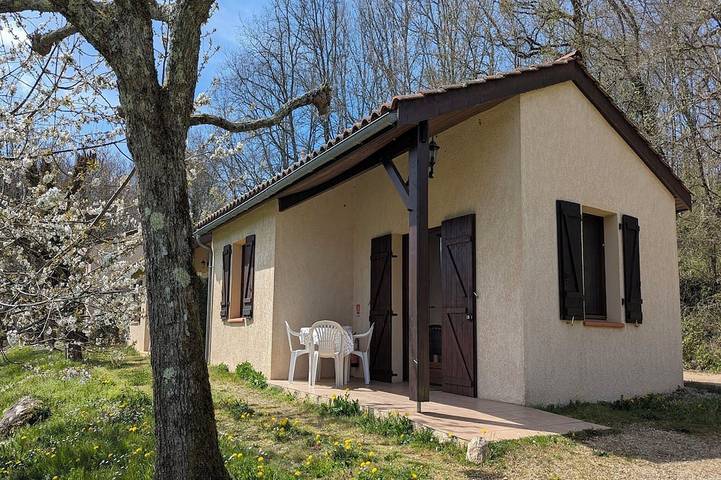 Maison de vacances pour 4 personnes, avec Balcon/Terrasse et Jacuzzi ainsi que Terrasse et Jardin