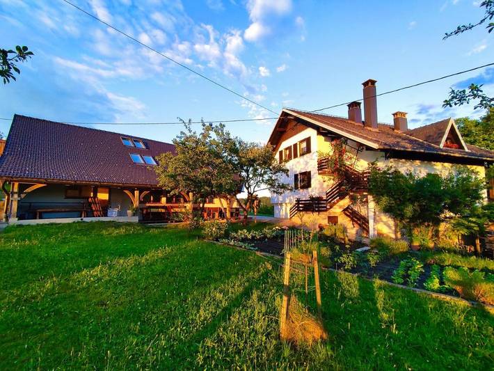 Hôtel pour 5 personnes, avec Terrasse ainsi que Jardin et Vue