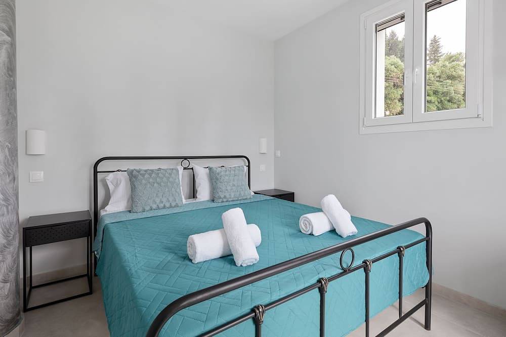 Ganze Wohnung, Private apartment with swimming pool just 1.2 klm from the beach! in Potamos, Korfu