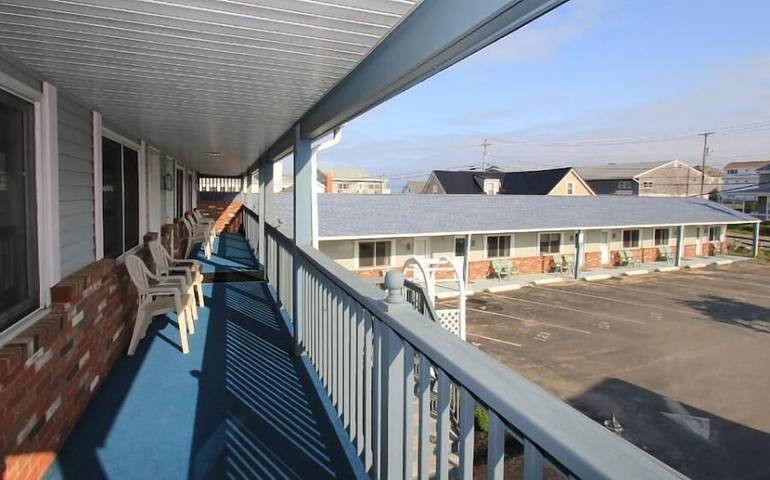 Vacation rental for 4 people, with sauna and hot tub as well as pool in Maine