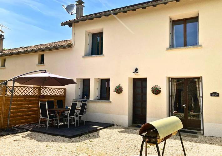 Location de vacances pour 4 personnes, avec Terrasse et Jardin à Mairé-Levescault