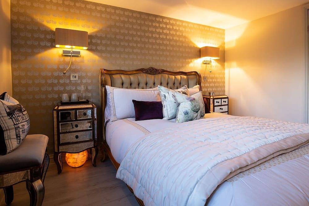 Pineapple Spa Cottage, Lower Swell - sleeps 4 guests  in 2 bedrooms in Stow-on-the-Wold, Gloucestershire
