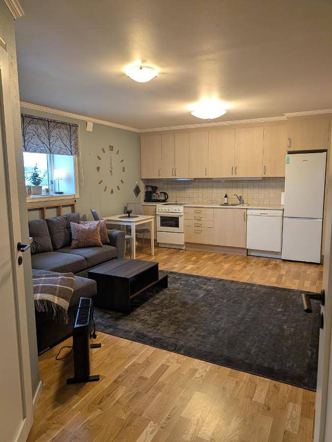Gîte pour 2 personnes, avec vue ainsi que vue sur le lac et terrasse dans Narvik