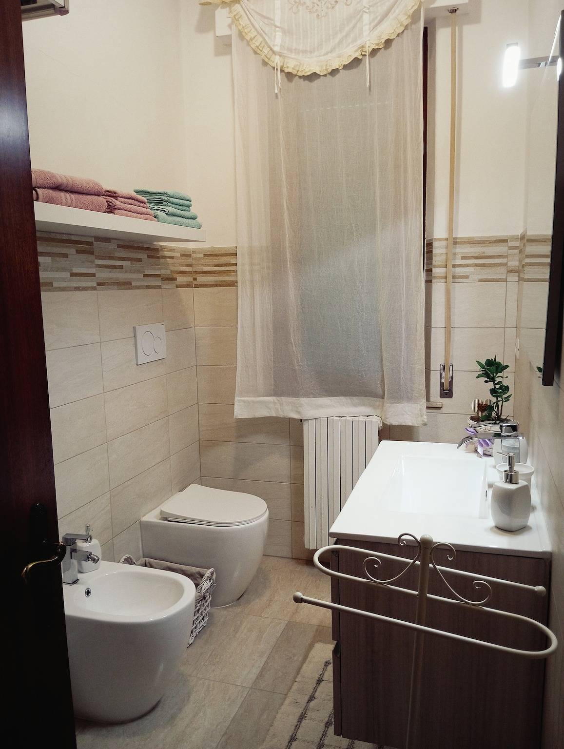 Entire apartment, Holiday Apartment "Casa Vacanze Mongili" with Private Pool, Balcony & Wi-Fi in Chiusi, Chianti