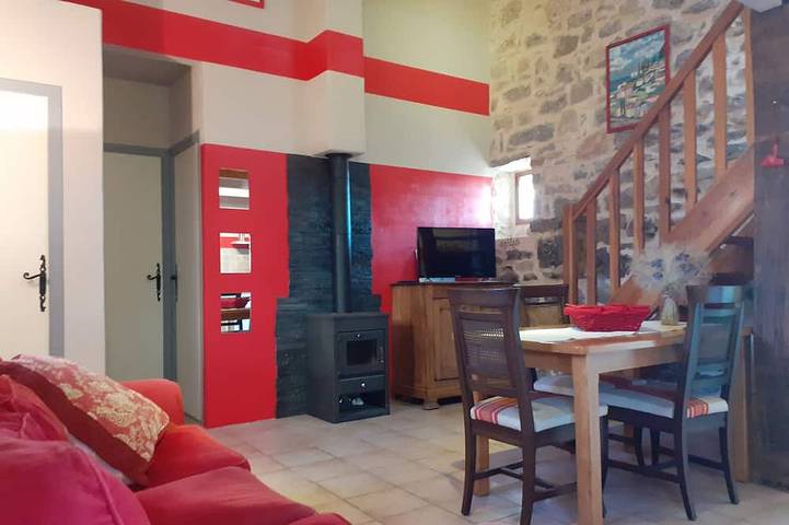 Gîte *** le Magnan, 50m², charme et nature, piscine chauffée, sud Ardèche in Joyeuse, Ardèche