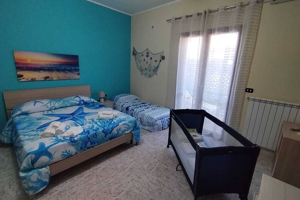 Entire apartment, Al Cortiletto 32 - A short walk from the sandy beach of Gallico Marina (Rc) in Gallico Marina, Reggio Calabria