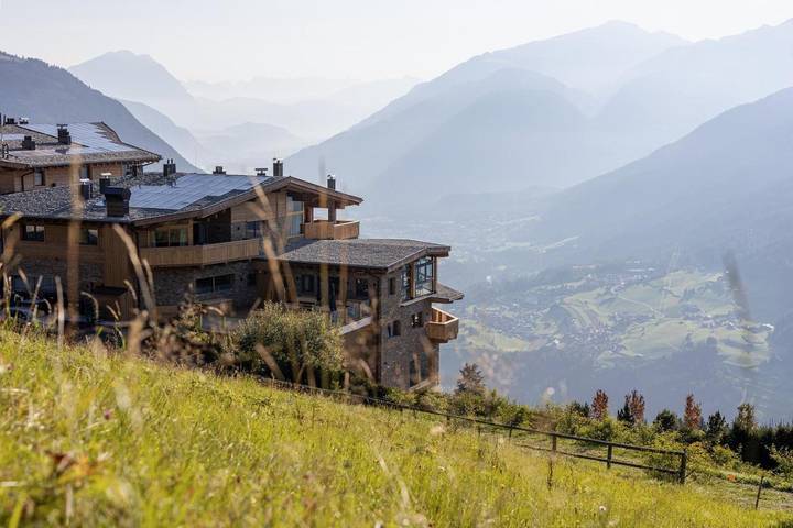Hôtel pour 6 personnes, avec Terrasse et Jardin ainsi que Piscine et Sauna à Arzl im Pitztal