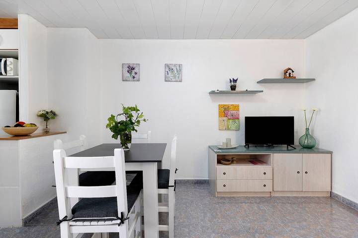 Hel lejlighed, Apartment 'Cristina' with Private Terrace, Wi-Fi, and Air Conditioning in Deltebre, Delta af Ebro