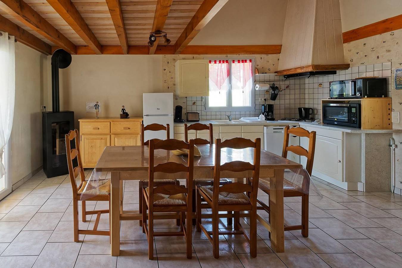 Gîte avec jardin et Wifi, 1000m de la rivière in Saint-Maurice-Crillat, Jura