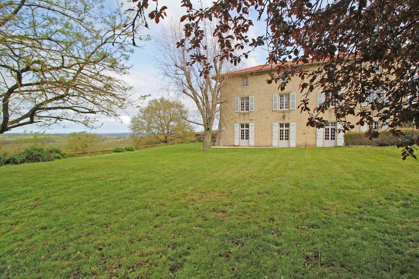 Gîte for 14 People in Bosmie-l'Aiguille, Haute-Vienne