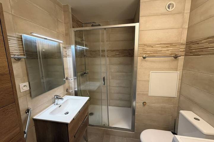 Ganze Wohnung, Urban cocoon with panoramic view - Balcony - Fully equipped in Saint-Étienne, Regionaler Naturpark Pilat