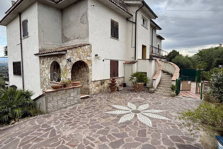 Gîte pour 4 personnes, avec piscine et jardin à Fonte Nuova