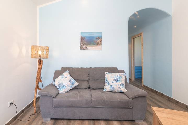 Ferienhaus 'Mavi Primo Piano' mit privater Terrasse, Wlan und Klimaanlage in Palau (dorf), Palau (Sardinien)