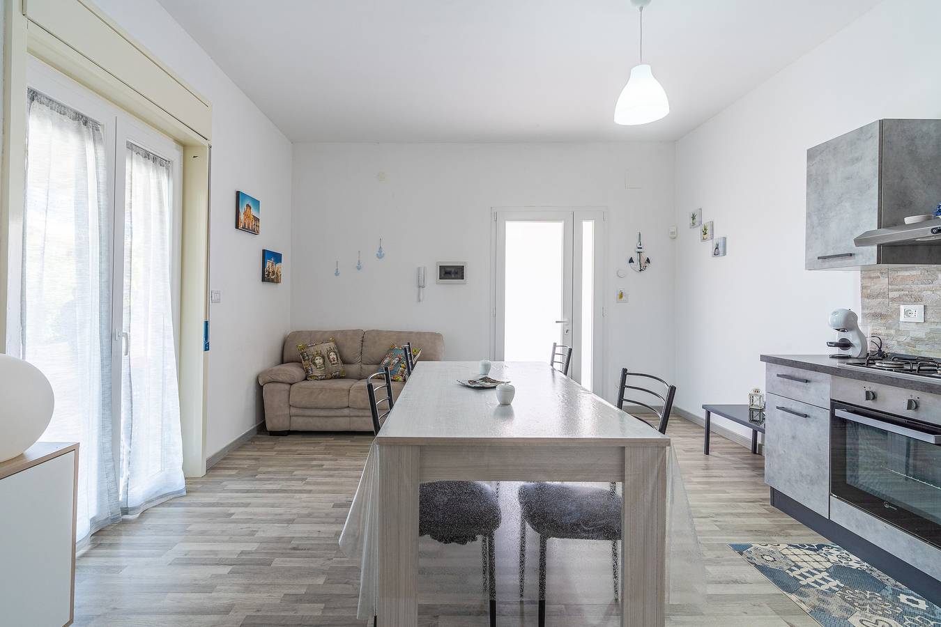 Appartement entier, Appartement 'Sole Vue Jardin' avec Vue Mer, Wi-Fi et Climatisation in Fontane Bianche, Cassibile