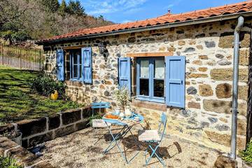 Gîte pour 2 personnes, avec jardin à Langeac