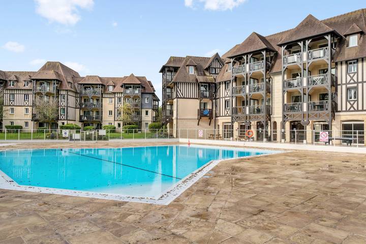 Gîte pour 7 personnes, avec piscine ainsi que vue et balcon, animaux acceptés à Deauville - 3