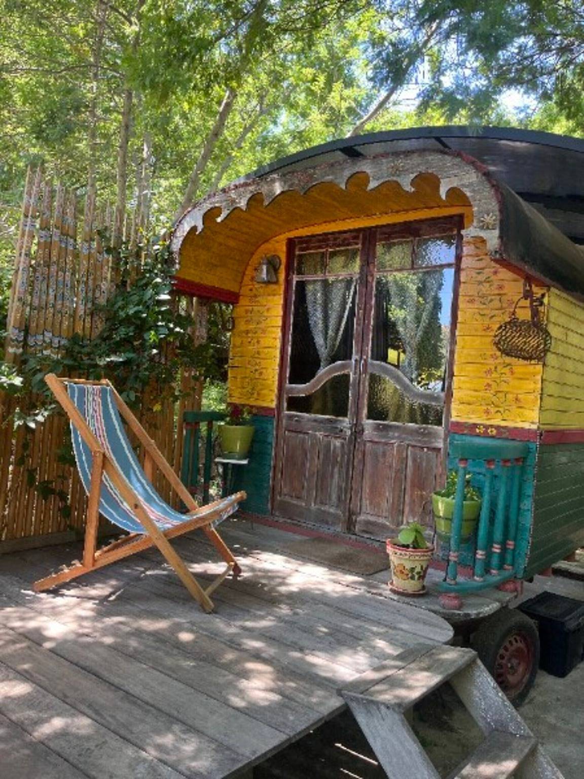 Bed & Breakfast 'Espace Roulotte - Les Toits Du Gaou' mit Gemeinschaftsterrasse & Wlan in Six-Fours les Plages, Toulon Region