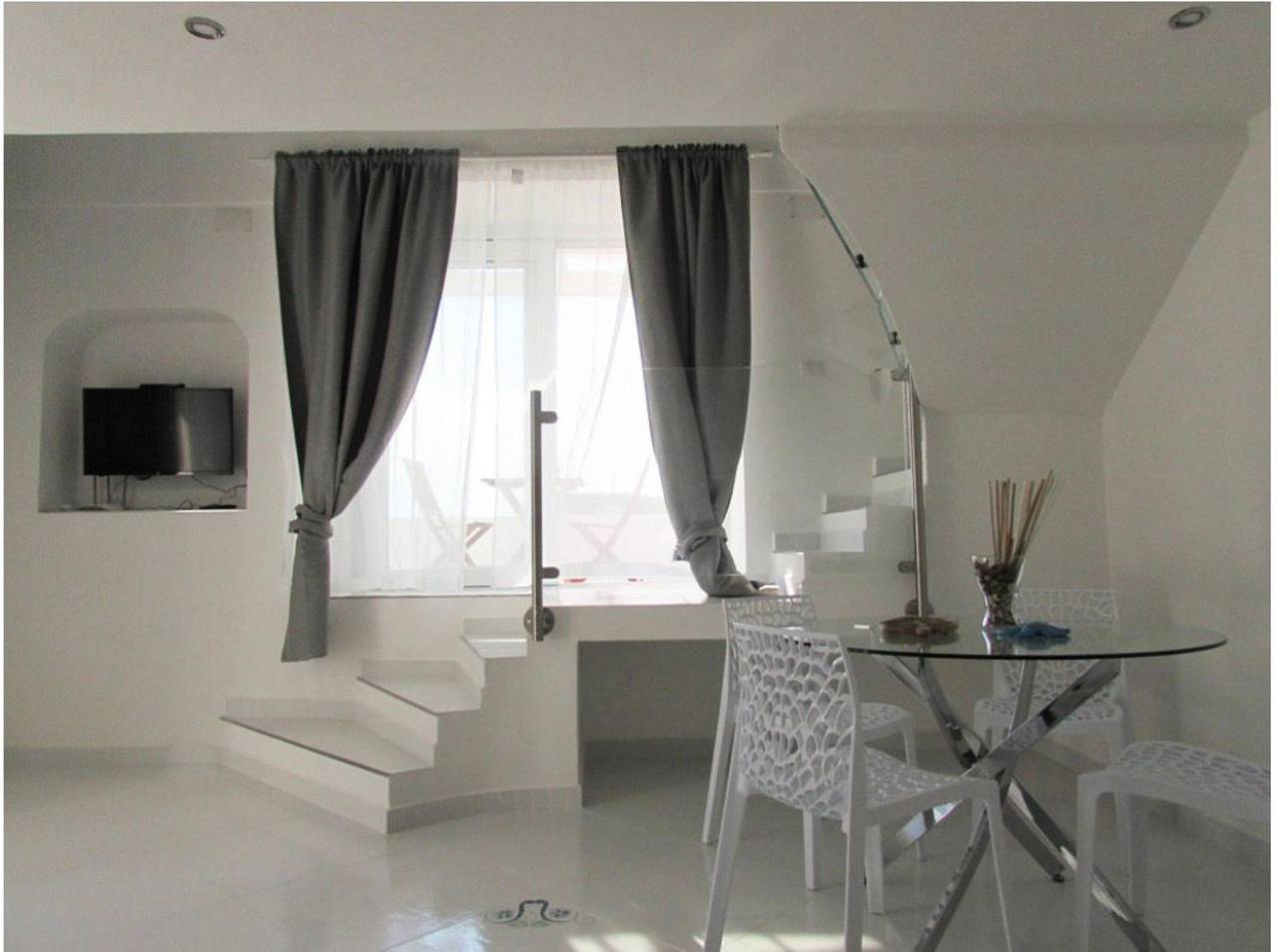 Appartamento intero, Appartamento 'Villa Le Palette - Glicine' con Vista Mare, Wi-Fi e Aria Condizionata in Ponza, Lazio