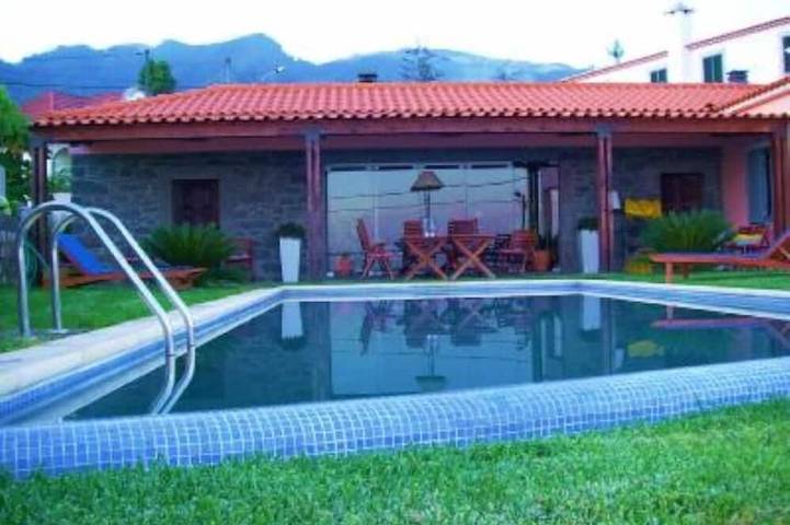 Bungalow für 4 Personen, mit Balkon und Terrasse sowie Garten