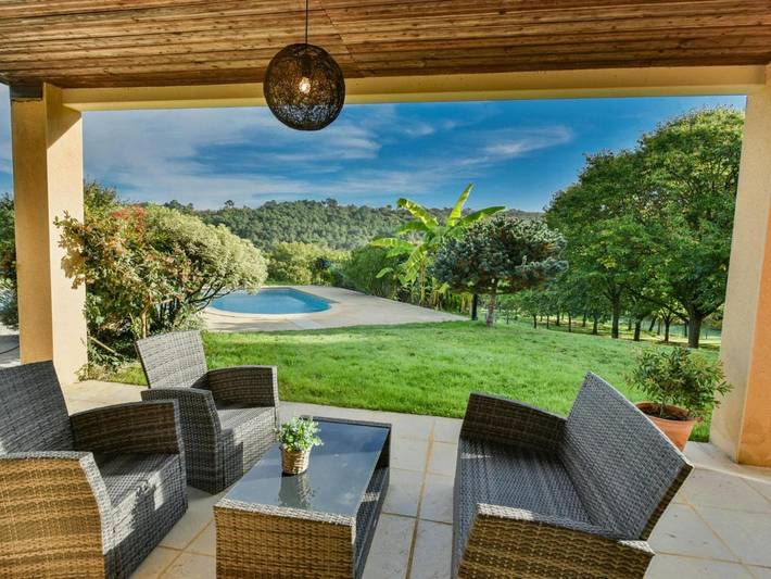 Location de vacances pour 8 personnes, avec piscine ainsi que terrasse et jardin à Mazeyrolles - 4