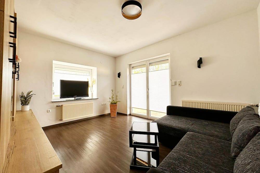 Ganze Wohnung, Ferienwohnung 63 qm, Terrasse mit Blick auf die Berge, Schlafzi., Wohnzi., Duwc, max.4 Pers in Ruhpolding, Bayerische Alpen
