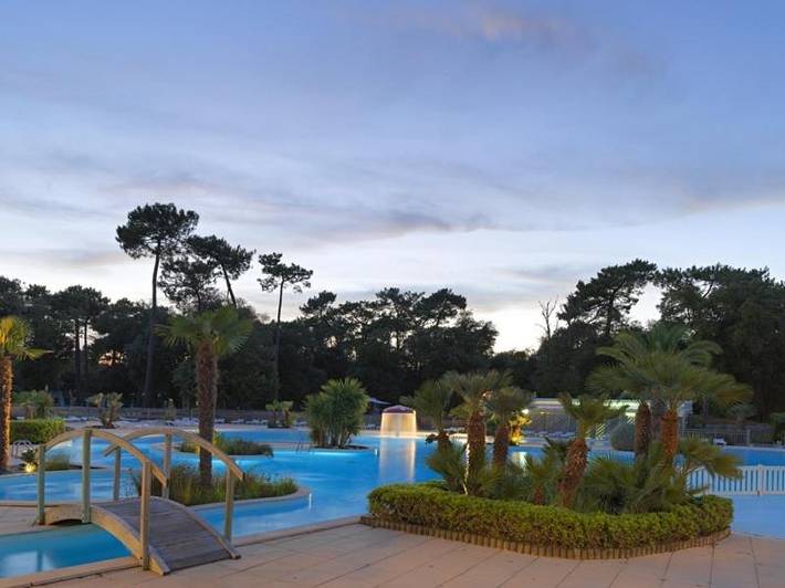 Camping pour 6 personnes, avec piscine à Saint-Palais-sur-Mer - 4