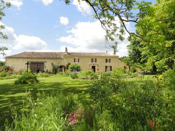 Cottage pour 2 personnes, avec jardin ainsi que vue et terrasse à Montpeyroux