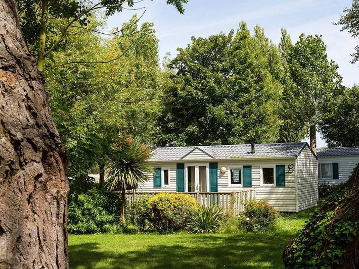 Flower Camping le Port de la Chaîne - Mobilhome 4 personnes - Confort 27m² (2 chambres) + terrasse in Pleubian, Côte de Granit Rose
