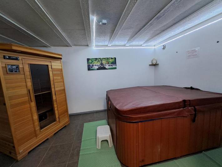 Location de vacances pour 10 personnes, avec Balcon et Jacuzzi ainsi que Terrasse et Jardin à Mérens-les-Vals - 4