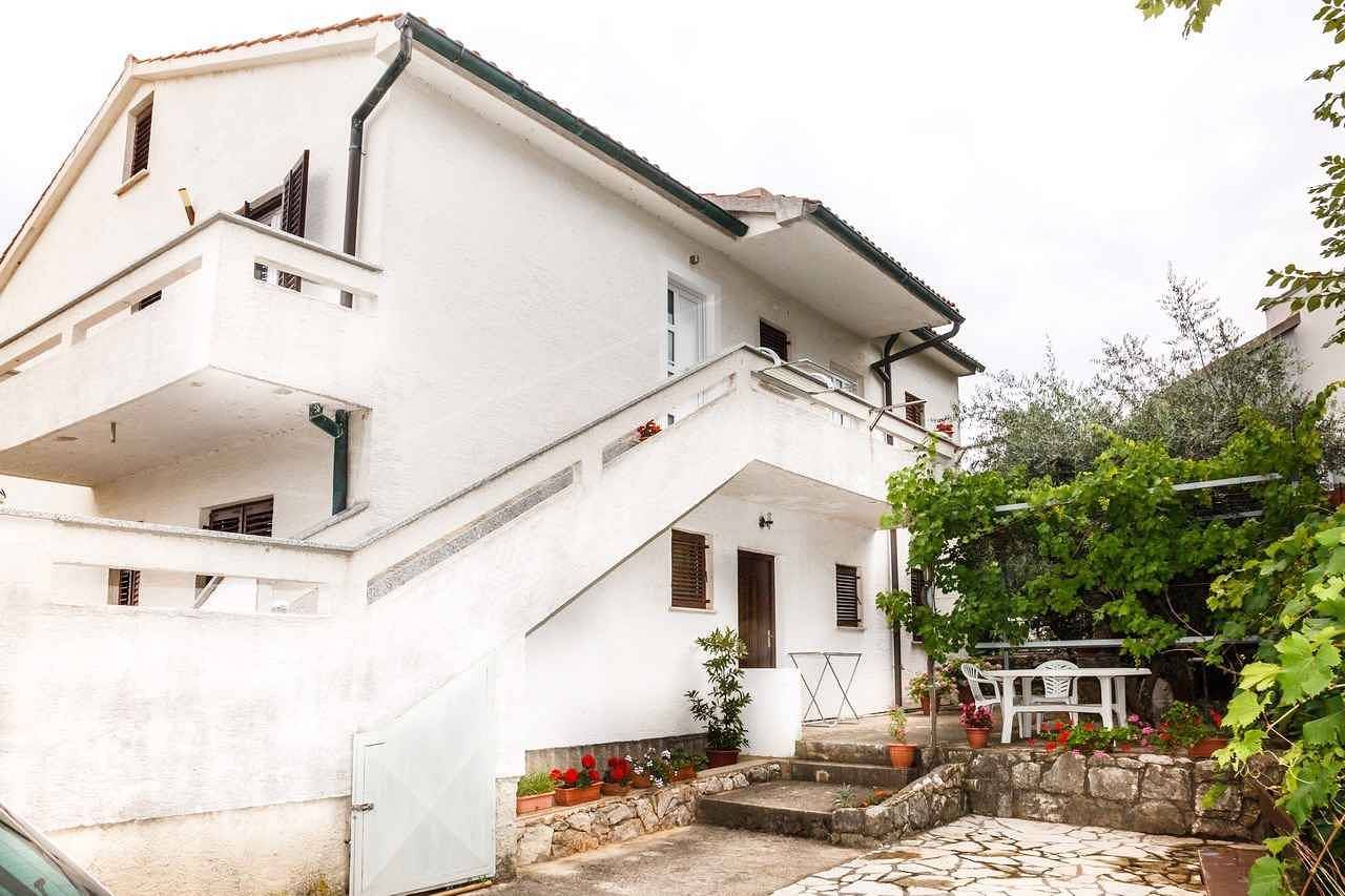 Cijeli studio, Studio 150 m from the sea  in Vajavina, Vrbnik
