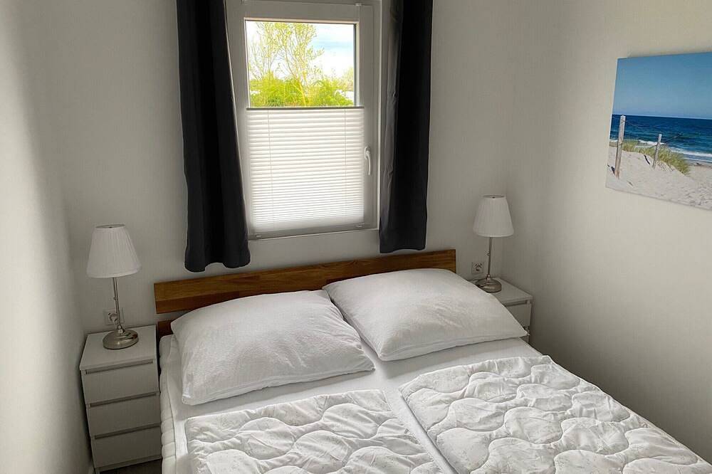 New mobile home in sustainable wood construction only 50 m from the Schlei! in Olpenitz, Kappeln