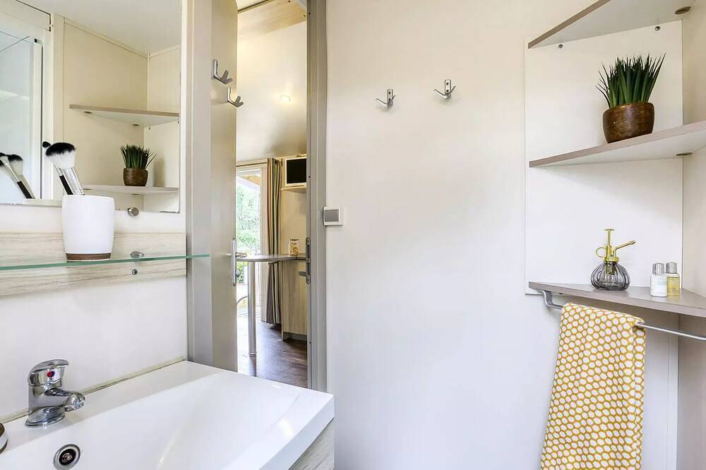 Mobil-home Confort 4 Pièces 6 Personnes + Tv in Crach, Côte des Mégalithes