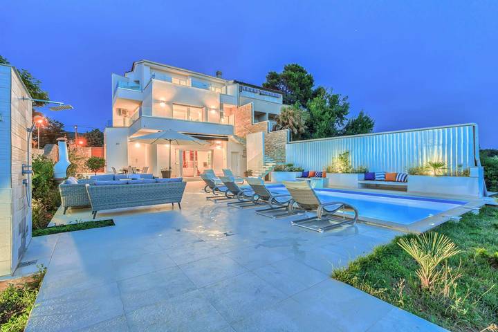 Ferienhaus für 12 Personen, mit Balkon und Pool in Punat - 3