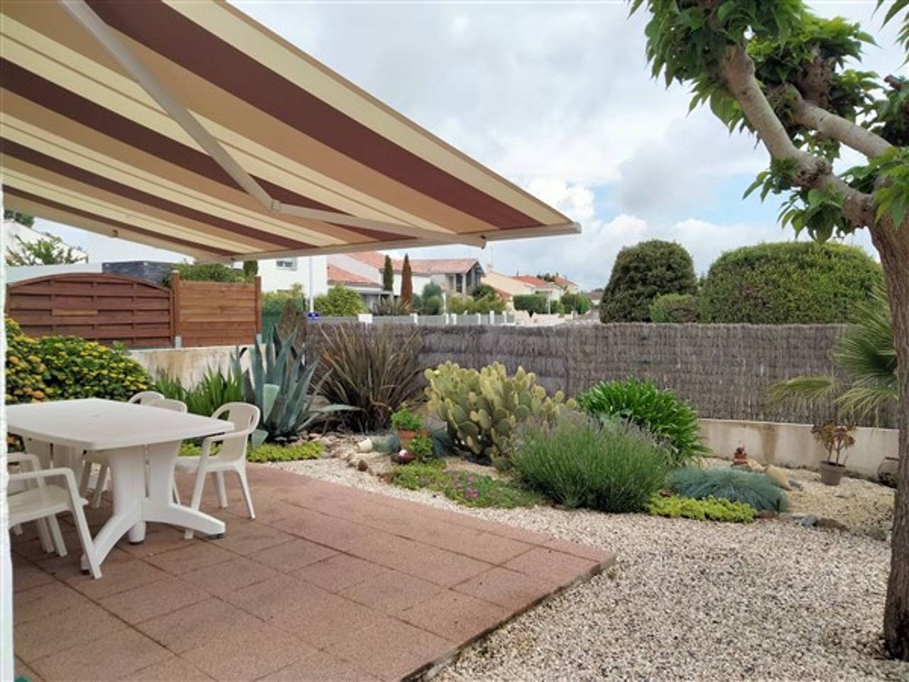 Casa tranquila con jardín cerca de la playa, zoo y estacionamiento privado in Château-d'Olonne, Vandea