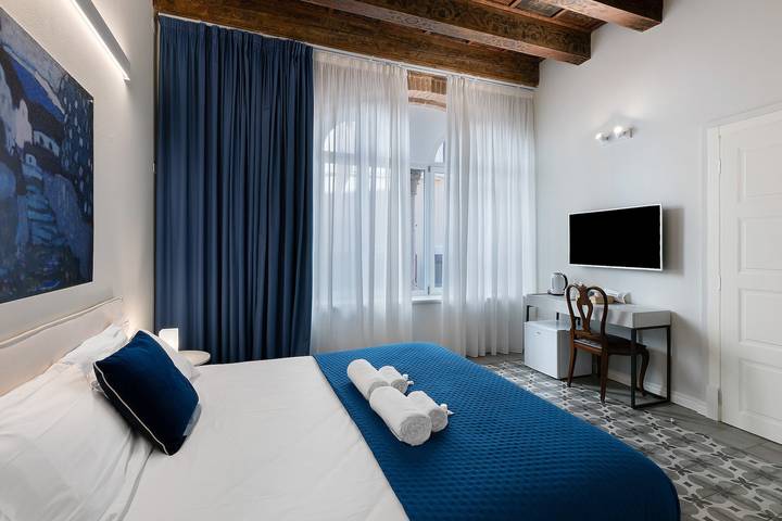 Room 'Stanza S21' with Wi-Fi and Air Conditioning in Centro Storico di Verona, Verona