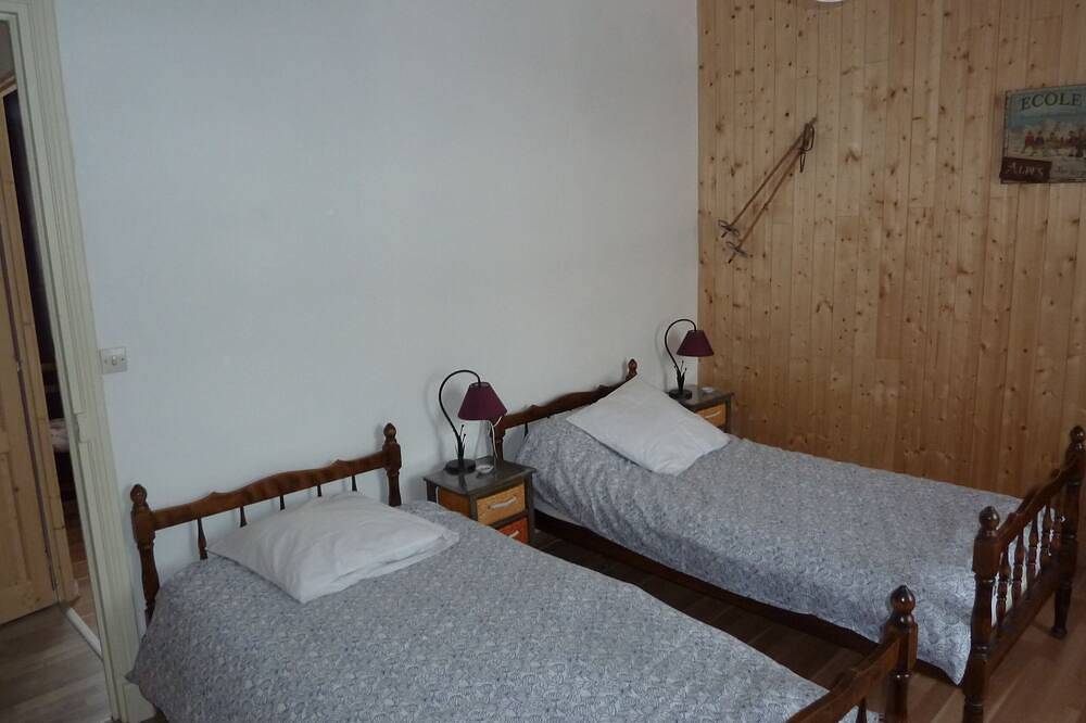 Appartement dans maison avec jardin et parking privatif fermés in Briançon, Région de Briançon