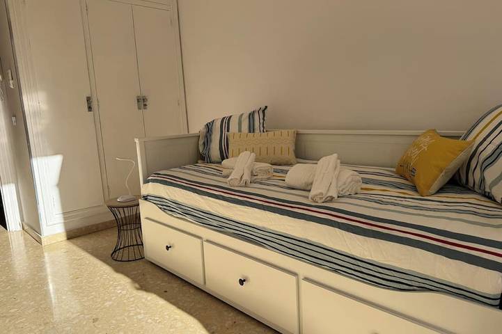 Appartement entier, Apartment in main avenue with 4 bedrooms in Benicasim, Costa del Azahar